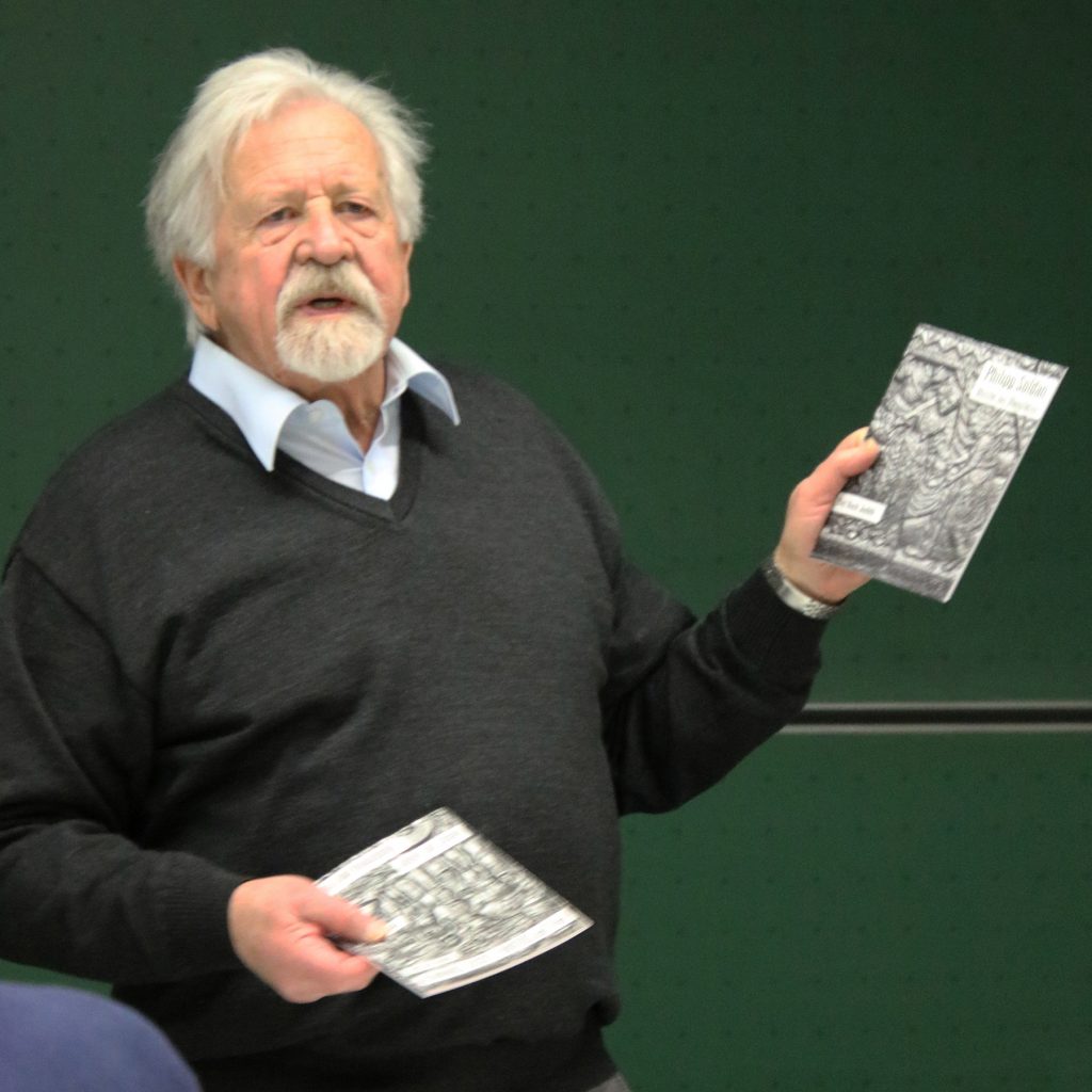 Prof. Dr. Burger, ehemaliger Rektor der Hochschule bei seinem Vortrag "Künstlerischer Eisenguss und Lucas Cranach"